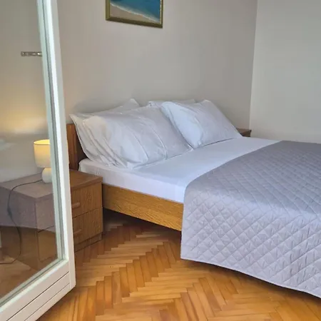 Mia دوبروفينك